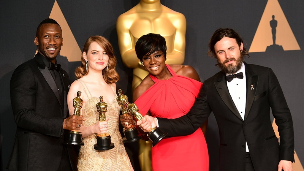 La controversia en torno a los cambios en los criterios de elegibilidad de los premios Oscar: ¿Un impulso necesario hacia la diversidad o una restricción a la creatividad cinematográfica?